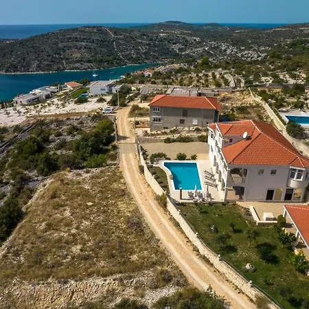 Ciara Croatia * Sevid